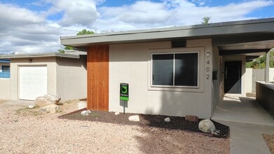 Building Photo - Large 3 Bedroom 2.5 Bathroom Home In The NE!