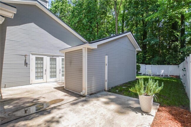 Building Photo - 2992 Crosswycke Forest Dr