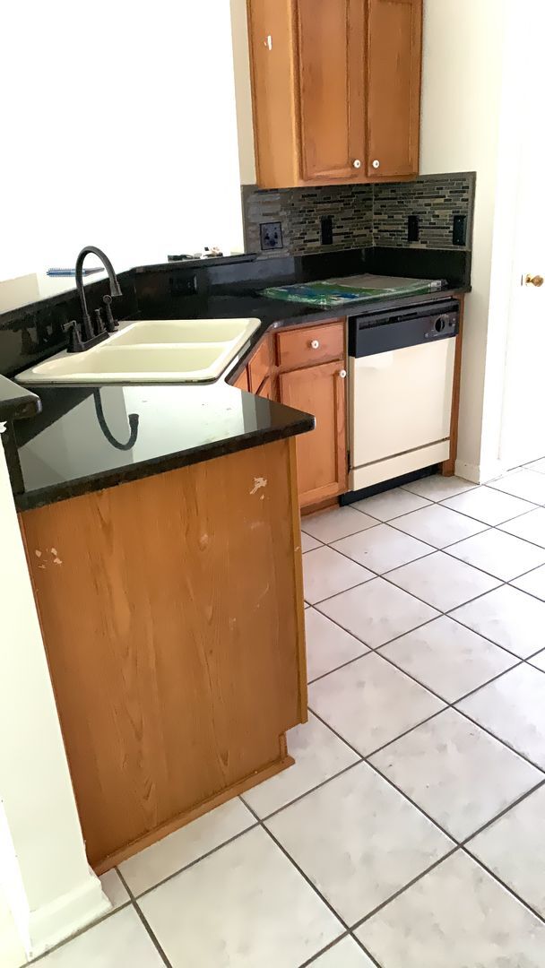 Building Photo - 3-Bedroom, 2-Baths located in desirable Ar...