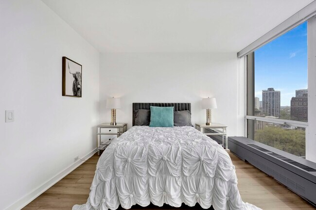 Building Photo - 340 W Diversey Pkwy