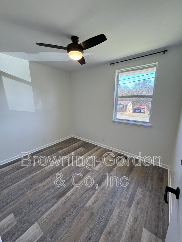 Building Photo - 544 Phipps Dr