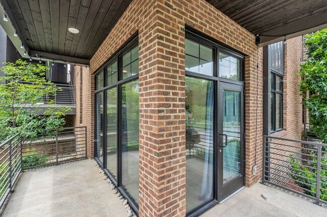 Building Photo - 1403 Martin St