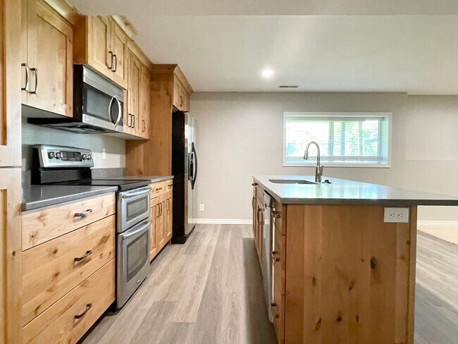 Building Photo - 1403 Northridge Dr