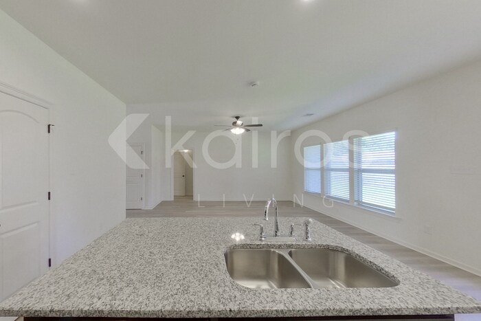 Building Photo - 129 Salvat Dr