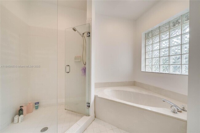 Building Photo - 16332 Malibu Dr