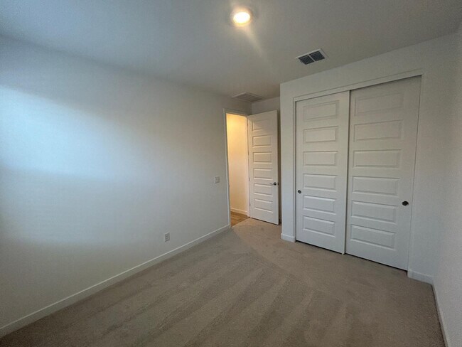 Building Photo - 5974 N 192nd Dr