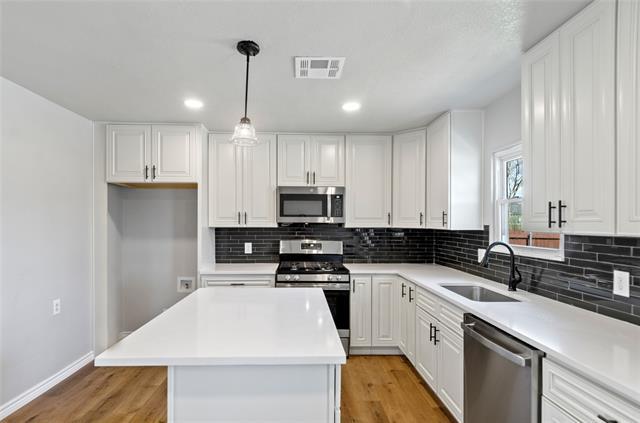 Building Photo - 131 Long St