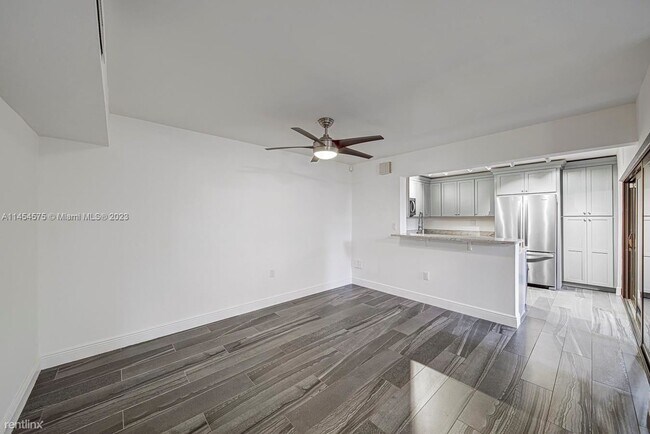 Building Photo - 3 br, 2.5 bath House - 4704 SW 67th Ave