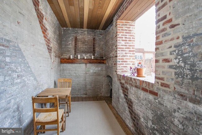 Building Photo - 1210 Buttonwood St