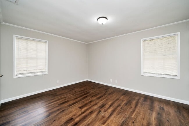 Building Photo - Spacious & Stylish – Fully Renovated 4BR H...