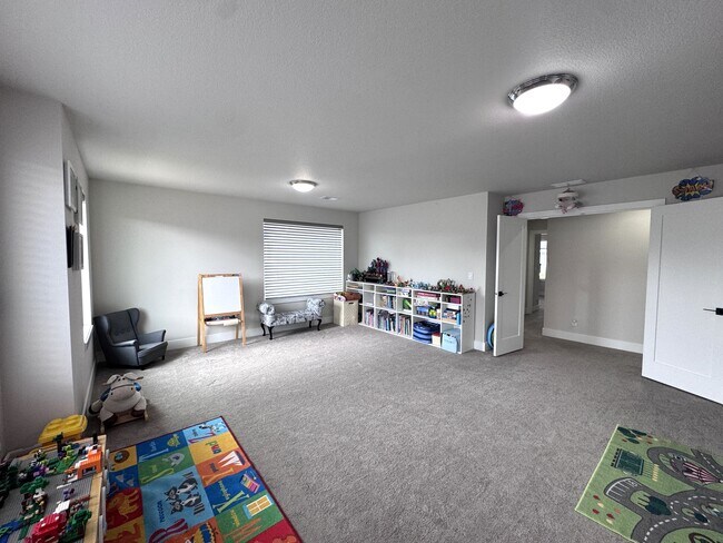 Building Photo - 4078 SE 70th Ave