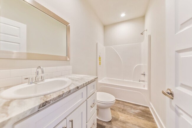 Building Photo - FOR RENT in LAFAYETTE!