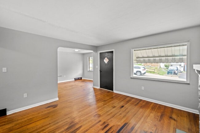 Building Photo - Stunning 2 bedroom home in Penn Hills available August 1!