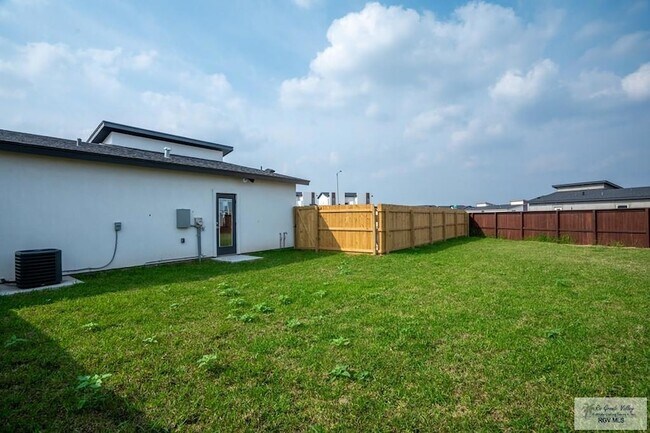 Building Photo - 3508 Hidalgo Cir