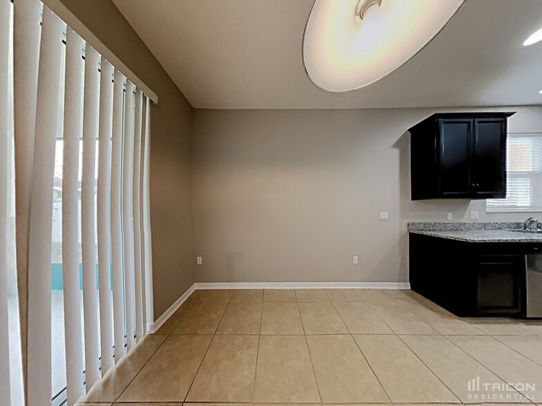 Building Photo - 3273 Zander Dr