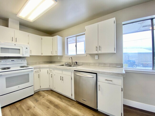 Building Photo - Renovated Home Surrounded By Scenic Orchard Bliss