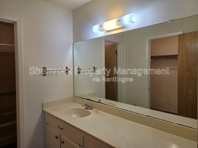 Building Photo - 913 Lancelot Cir