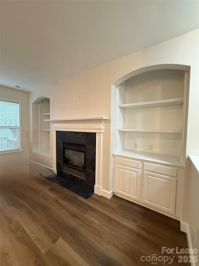 Building Photo - 9235 Island Overlook Ct