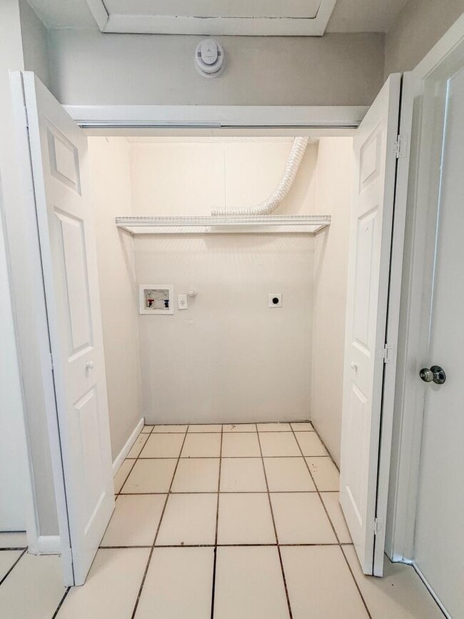 Building Photo - 2028 Major Dr