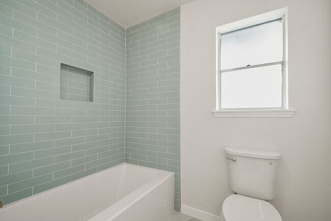 Building Photo - 5514 Chantilly Ln