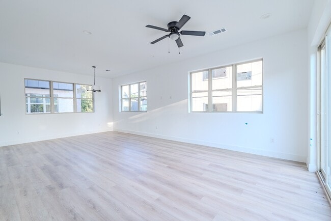 Building Photo - Rooftop Living Steps from Greenville Ave | 3BR/3.5BA Townhome