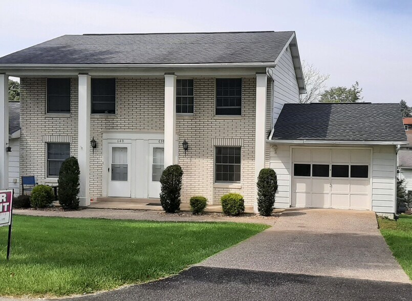 Building Photo - 638 Peachview Ln