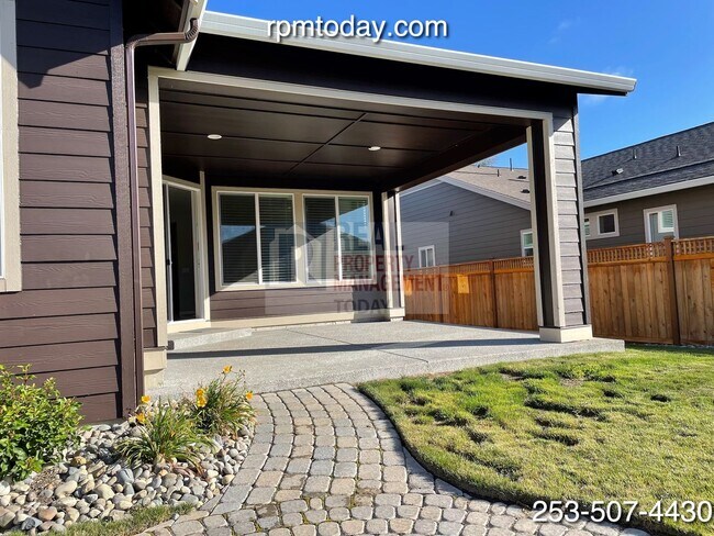Building Photo - Gorgeous 2 Bedroom in 55+ Community!