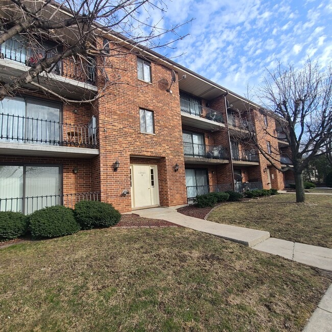 Building Photo - 10501 S Highland Ave