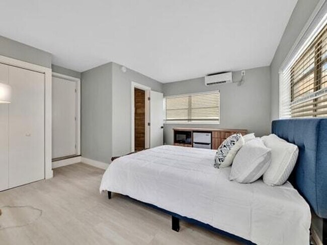 Building Photo - 320 Walnut St