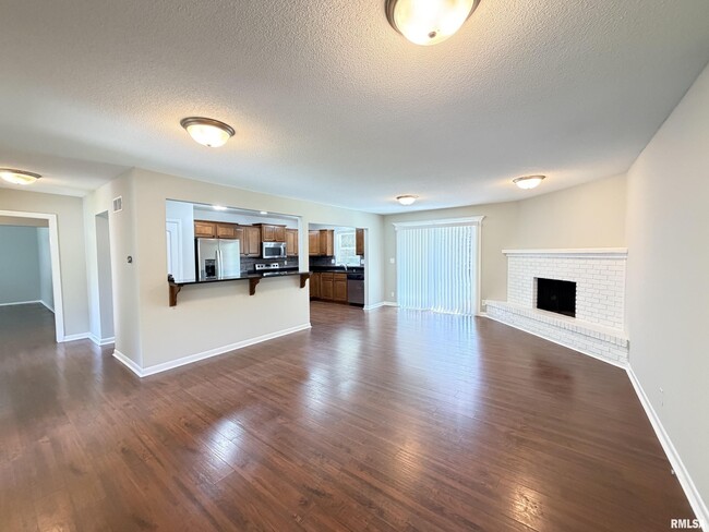 Building Photo - 122 W Morningside Dr
