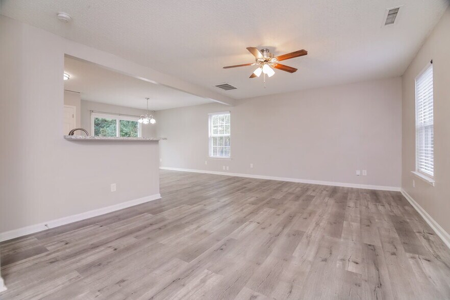 Building Photo - 4904 Silverdene St