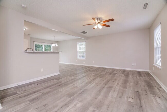 Building Photo - 4904 Silverdene St