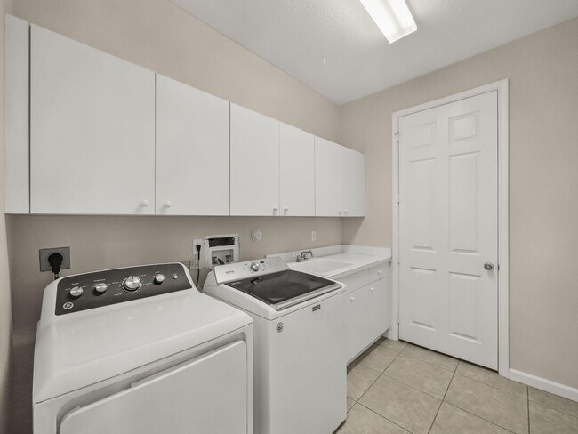 Building Photo - 1863 SW Jamesport Dr