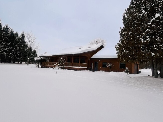 Building Photo - Charming Log Cabin Rental – 3 Bedroom / 2 Bath | Carthage School District