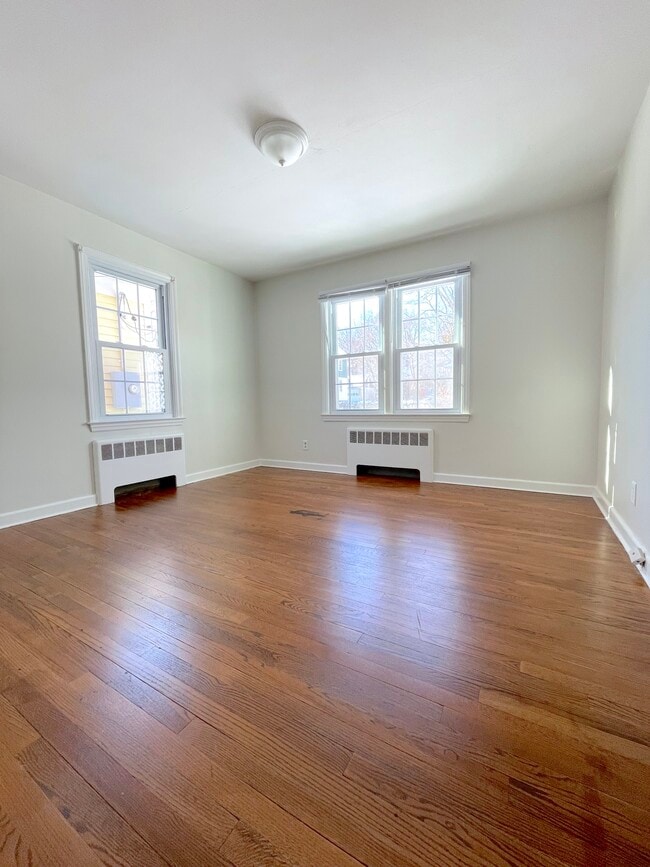 Bedroom 2 (1st Floor) - 171 Beechwood Ave