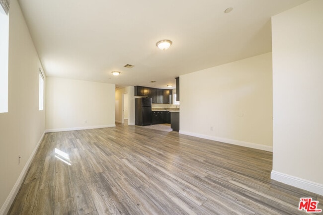 Building Photo - 154 E 84th Pl