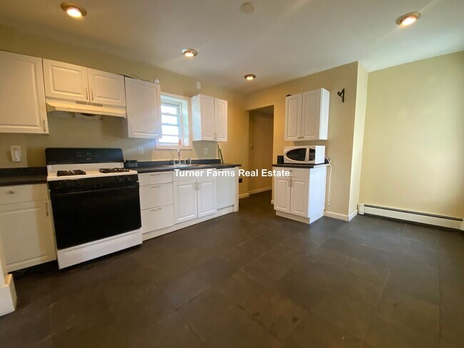 Building Photo - 67 Flint St