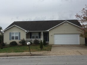 Building Photo - 3 Bedroom 2 Bath home coming available!
