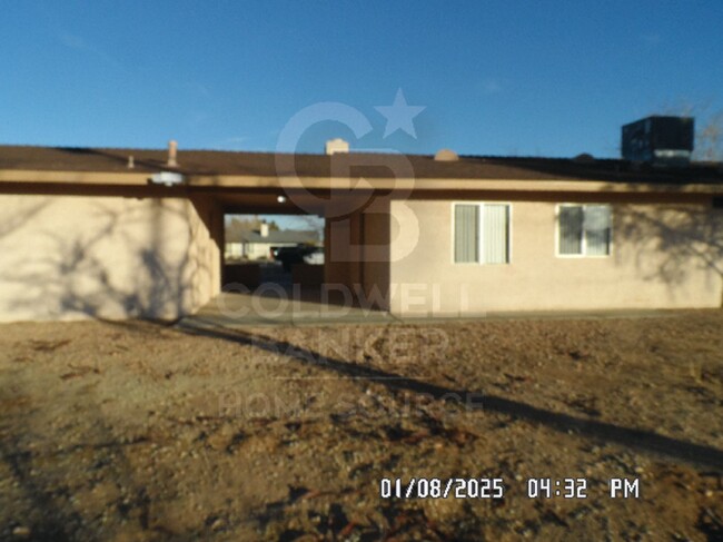 Building Photo - 3 Bedrooms, 2 Bathrooms, 1341 sq. ft.2 Car...