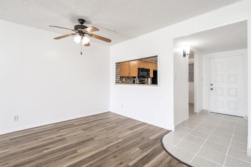 Building Photo - 1811 Sabal Palm Dr