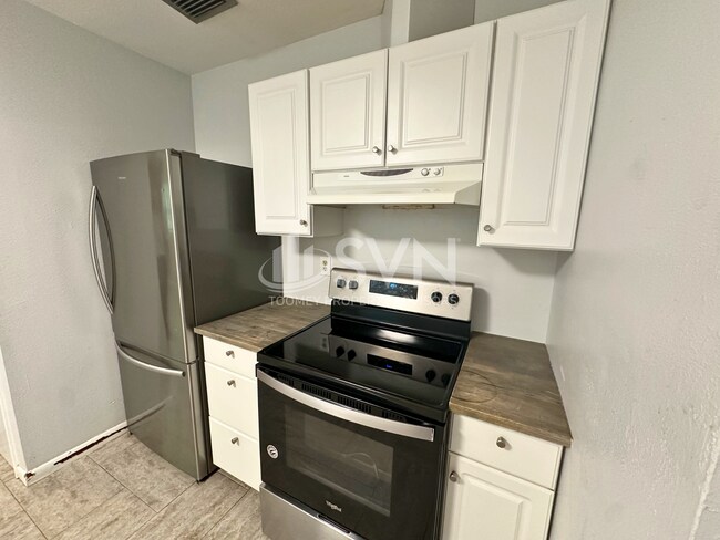 Building Photo - 4077 S Lancewood Dr