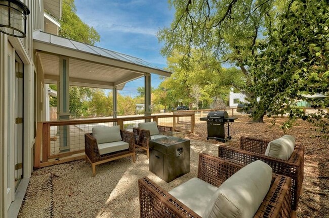 Building Photo - 2004 Winsted Ln