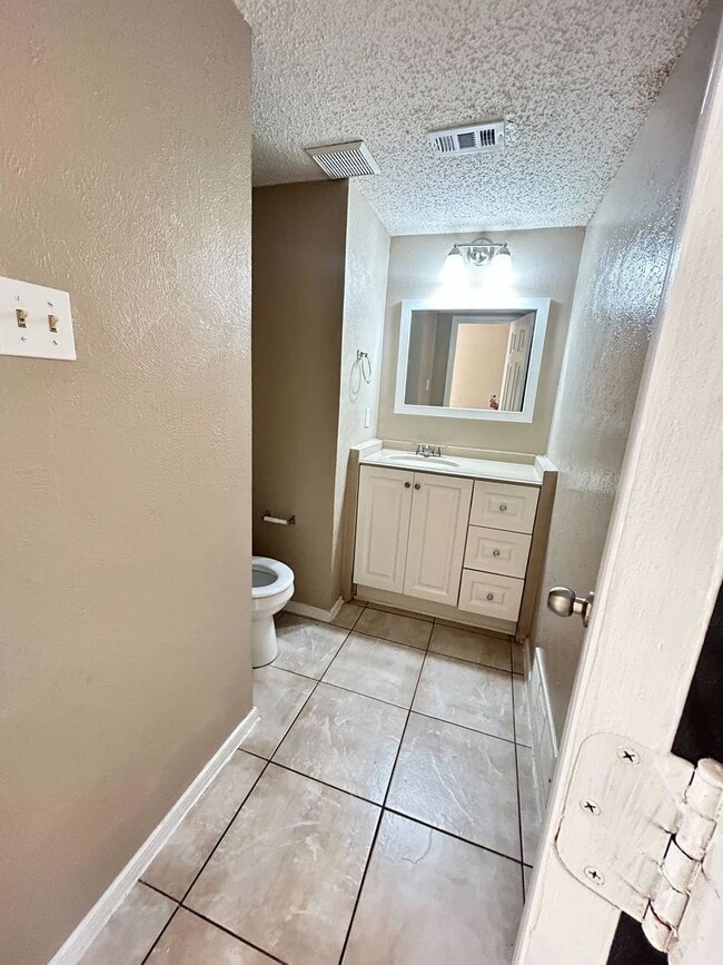 Building Photo - Well-Maintained 3-Bed / 2.5-Bath Home in Central Arlington