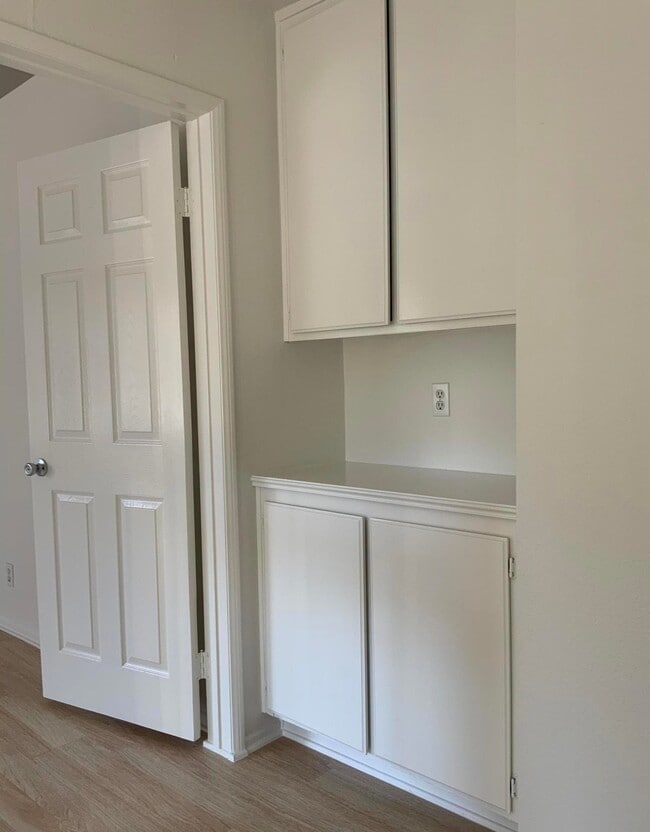 Building Photo - 5473 Spanish Oak Ln