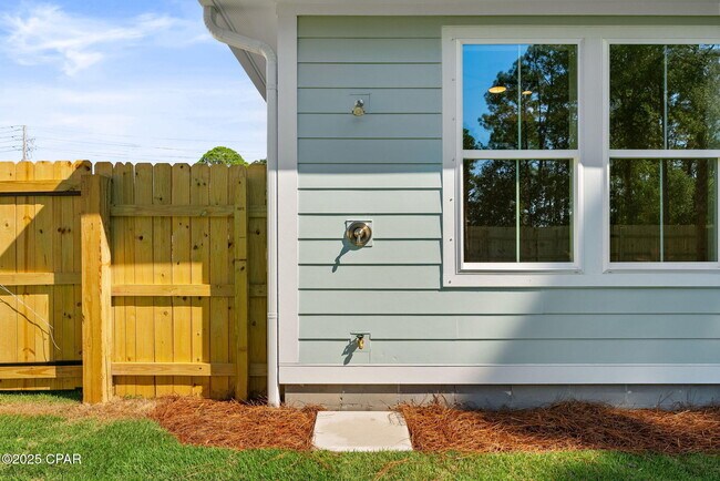 Building Photo - 7021 N Lagoon Dr
