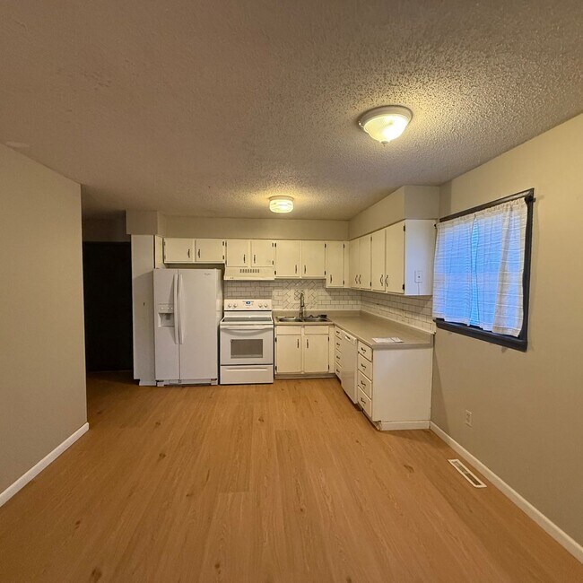 Building Photo - 2 Bedroom Home with unfinished Basement In SE Springfield