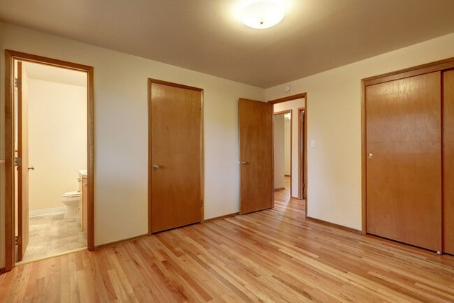 Building Photo - Charming Rambler Available in Perfect Newcastle Location - Move-in Ready!