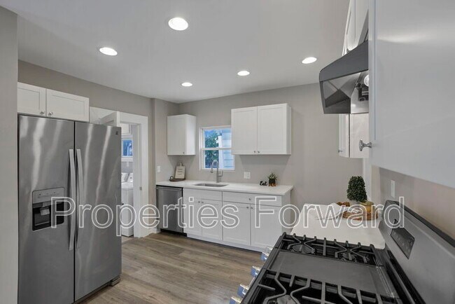 Building Photo - 533 E Jenkins Ave