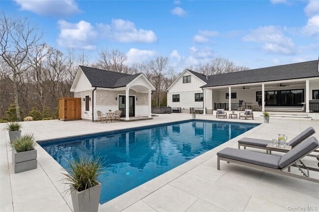 Building Photo - 47 Old Riverhead Rd