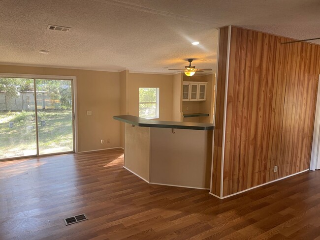 Building Photo - 3/2 Manufactured Home in the Country.